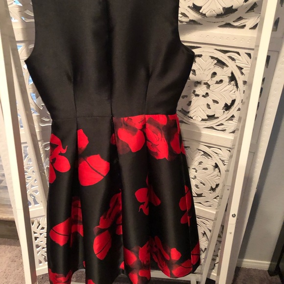 Beautiful black and red dress - Picture 4 of 5